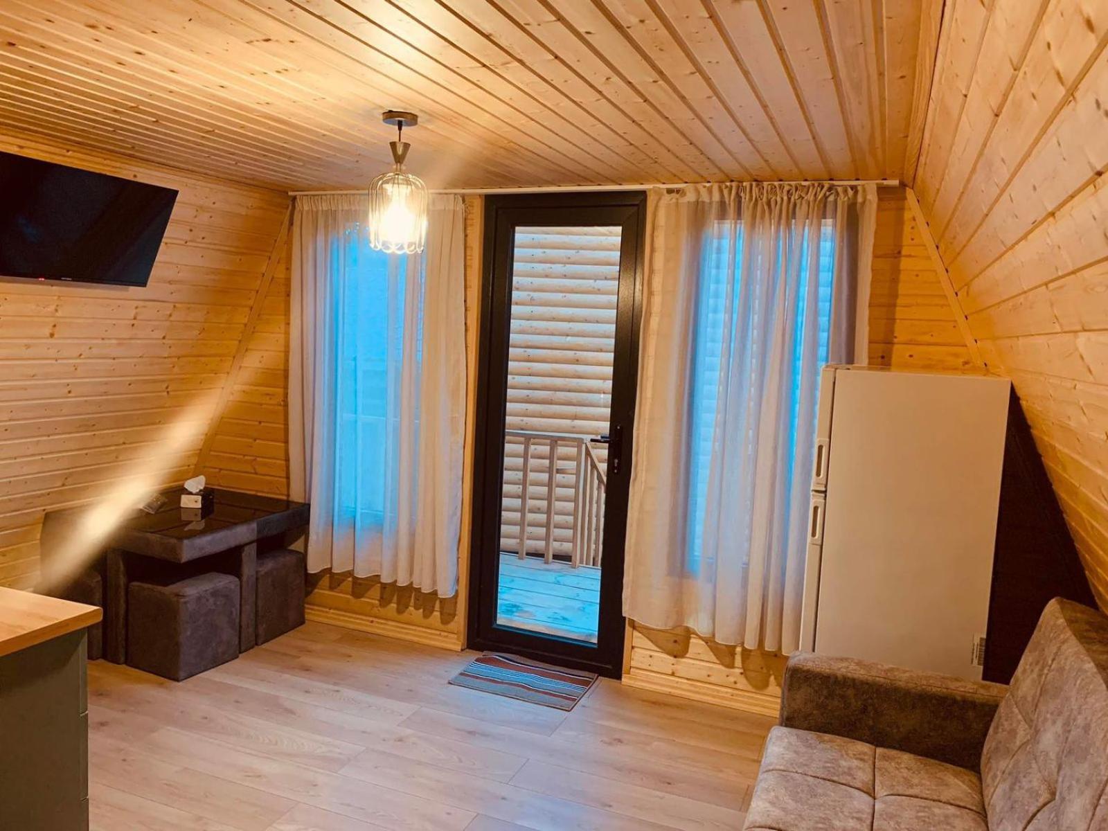 C'Est La Vie Appartement Mtsʼkhetʼa Buitenkant foto
