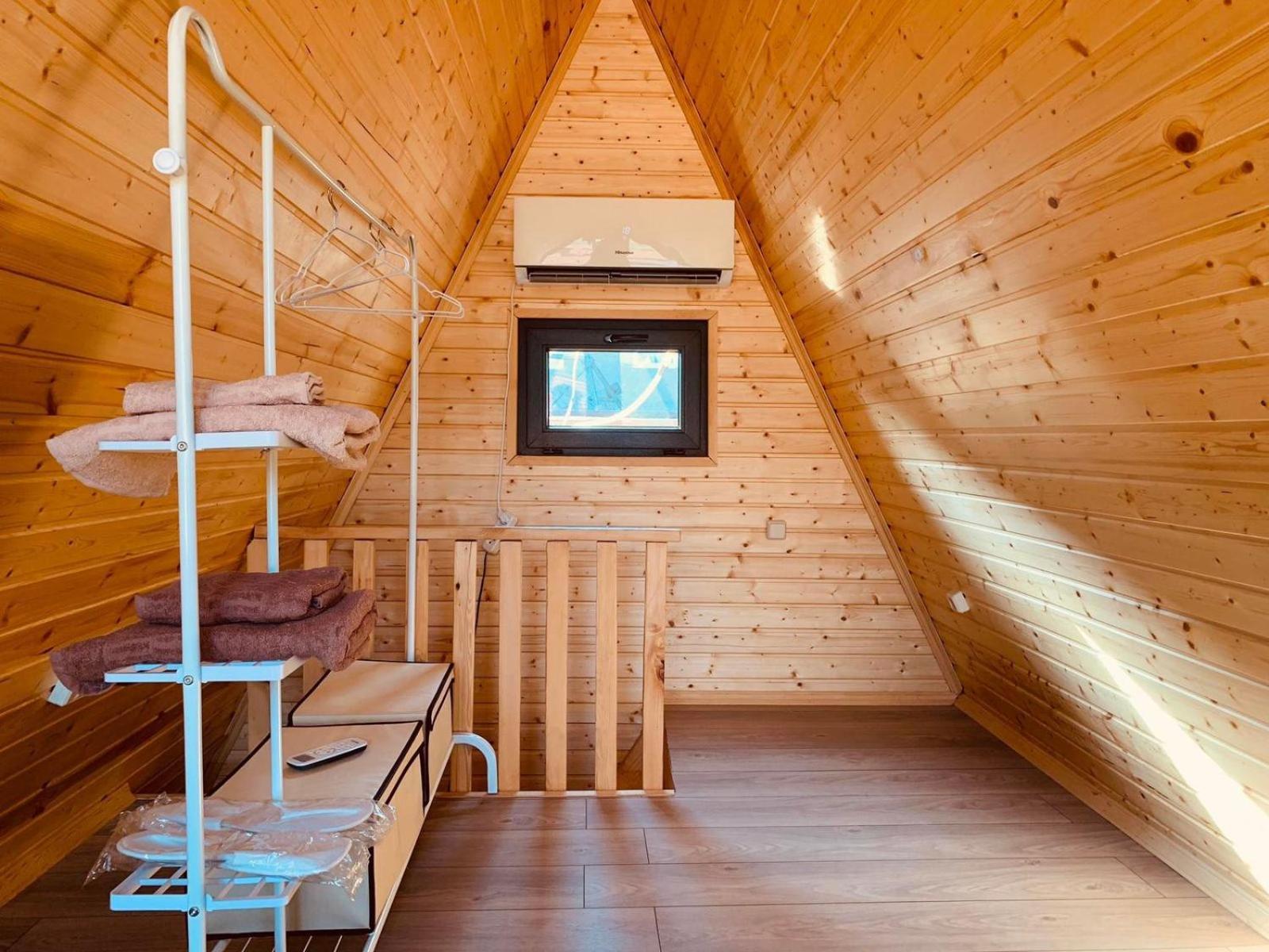 C'Est La Vie Appartement Mtsʼkhetʼa Buitenkant foto